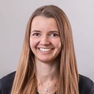 Ein Foto von Jennifer Kreß, der Ansprechpartnerin für Job-Interessierte bei HAHNER Technik.