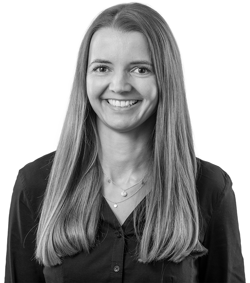 Portrait von Jennifer Kress von HAHNER Technik in schwarz-weiß