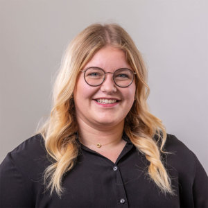 Ein Foto von Jennifer Kreß, der Ansprechpartnerin für Job-Interessierte bei HAHNER Technik.